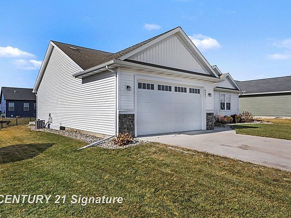 2nd image of 8441 Cottonwood Dr