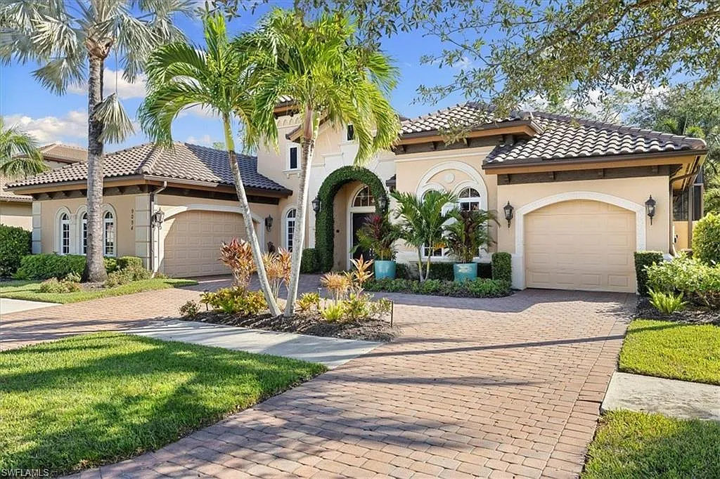 4 bed, 3.5 bath, 3726 sqft, $18,900 — Photo 2