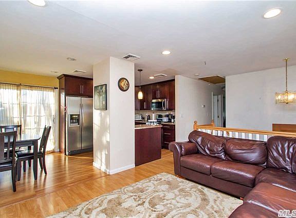 4th image of 2612 Kane Ave