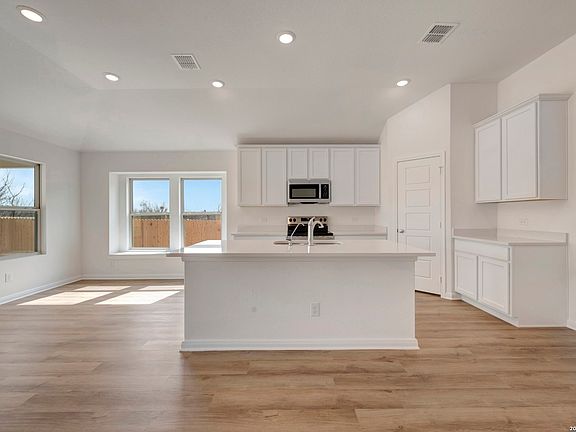 2nd image of 2829 Sun Bayou