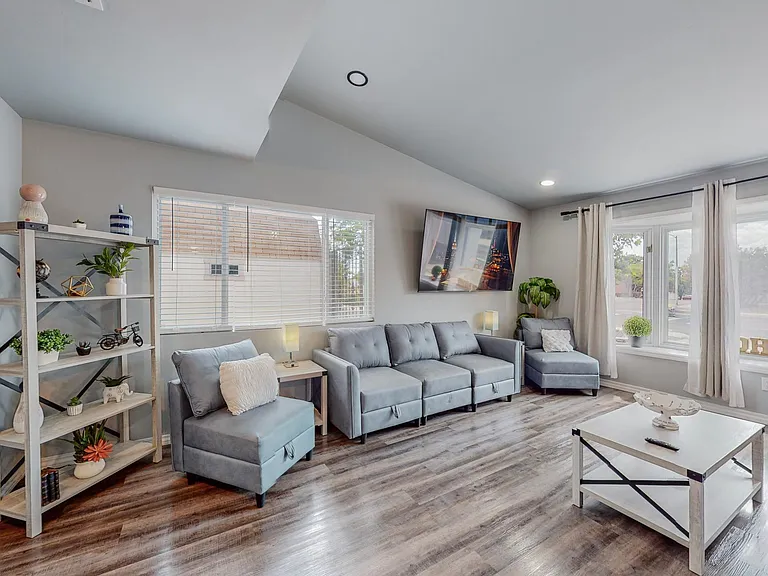 6830 Louisiana Blvd NE — Photo 31