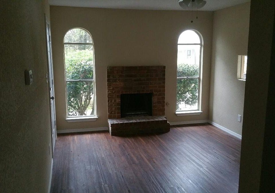 Living Rm with Fireplace