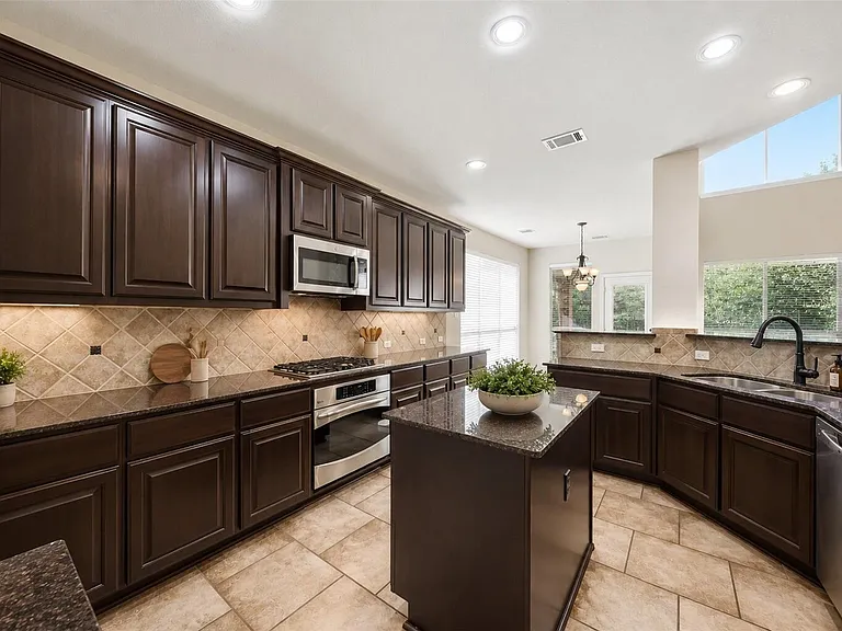 63 Vershire Cir — Photo 7