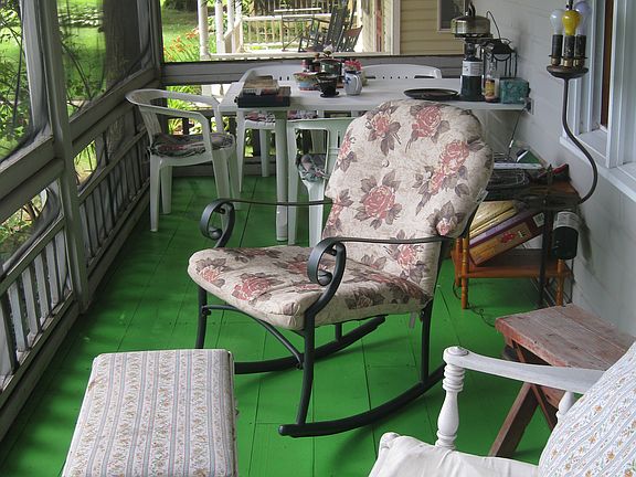 Screened in porch