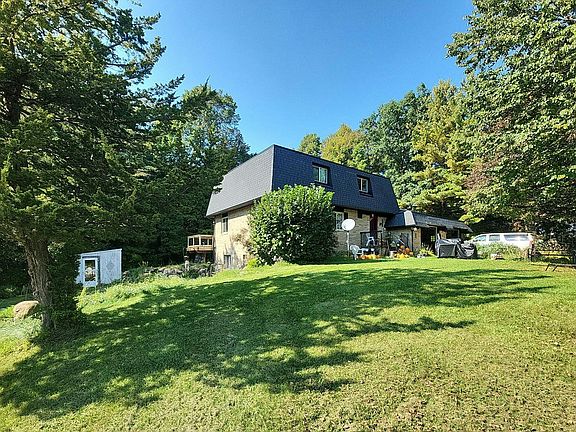 3rd image of 7076 Center Rd