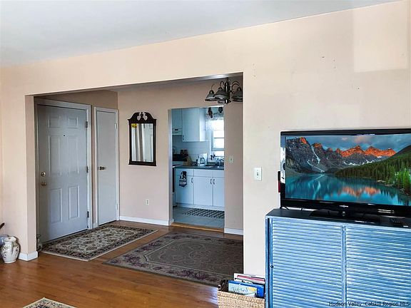 3rd image of 136 N Chestnut St APT 4D