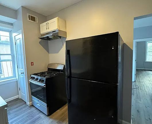 3rd image of 122 Wade St #5A