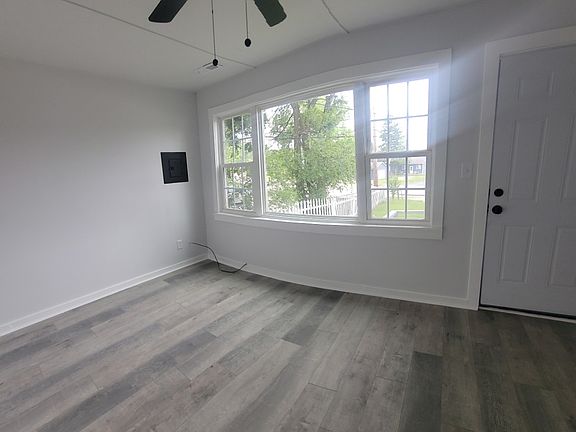 5th image of 8038 Lake Shore Dr