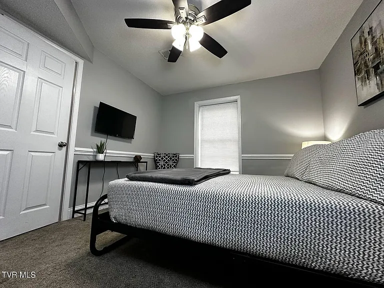 169 E Grande Ave #100 — Photo 24