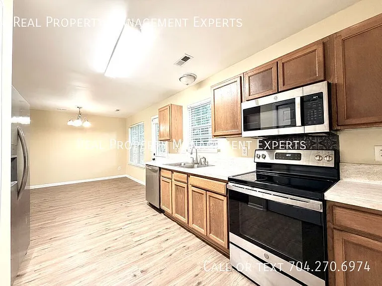 4025 Oakwood Rd — Photo 5