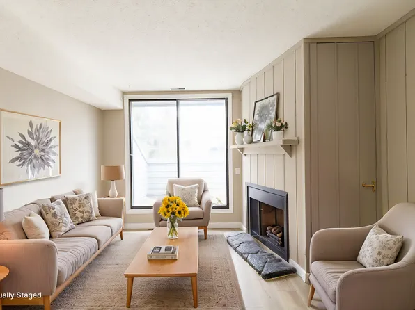 Queen's Park Townhomes