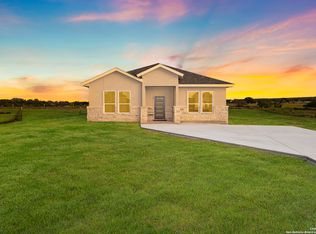 149 Camino Verde, La Vernia, TX 78121