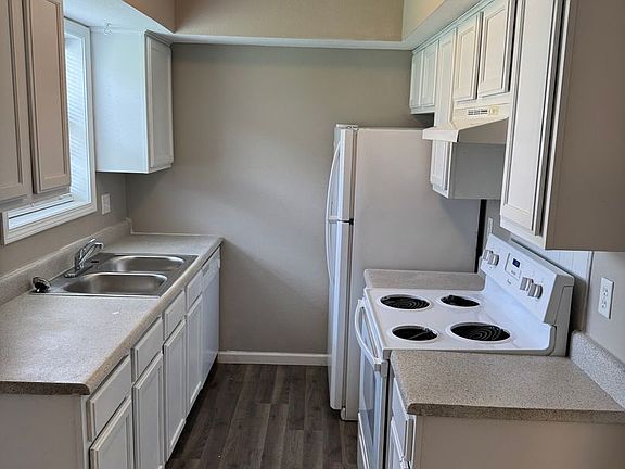 4th image of 4115-4131 S Glenn Ave #C