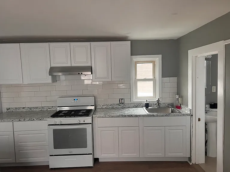 1150 Plymouth Ave — Photo 6