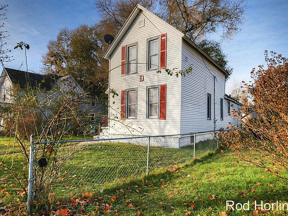 3rd image of 1031 Alpine Ave NW