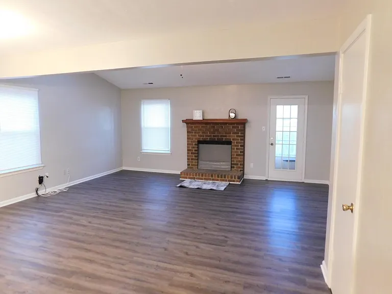 1433 Drumheller Dr — Photo 15