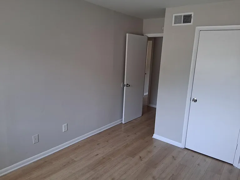 Fairburn Gordon Apartments — Photo 15