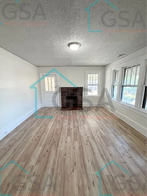 3 bed, 1300 sqft, $1,250 — Photo 2