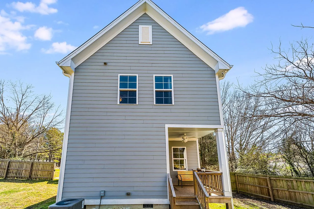 3 bed, 2.5 bath, 1569 sqft, $2,300 — Photo 3