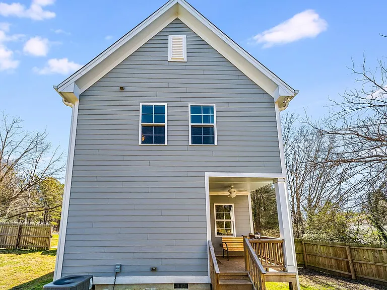 302 Reid Dr — Photo 3