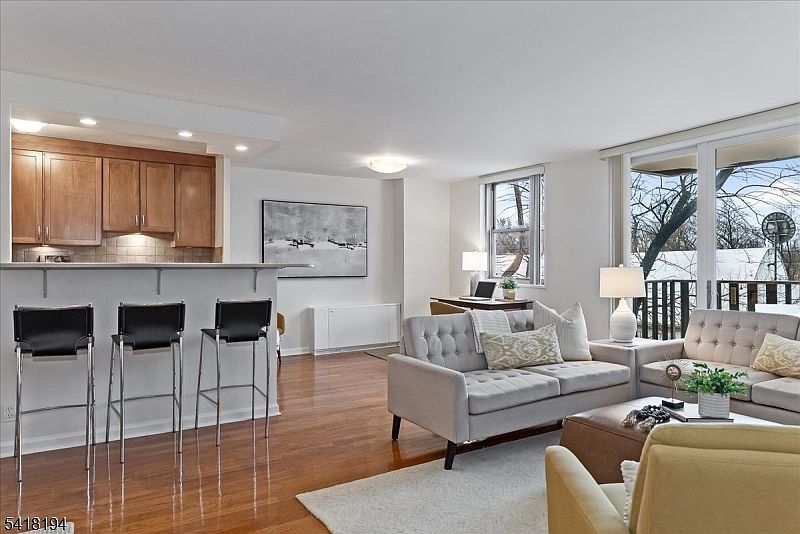 1st image of 530 Valley Rd - 3L #3L