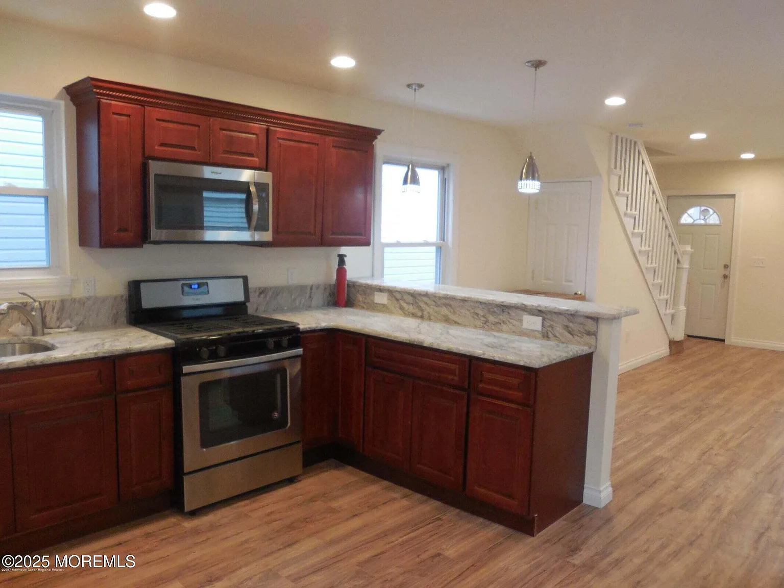 3 bed, 1.5 bath, 920 sqft, $3,900 — Photo 4