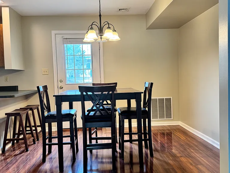 1282 Hunters Ridge Dr — Photo 7