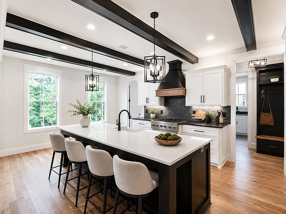 5th image of 266 Seton Cir