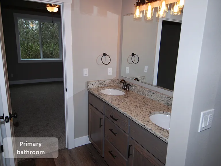 255 NW Douglas St — Photo 19