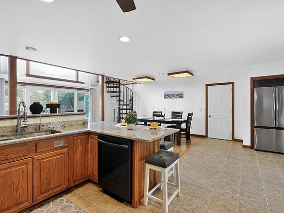 3rd image of 67 Amherst Rd #67