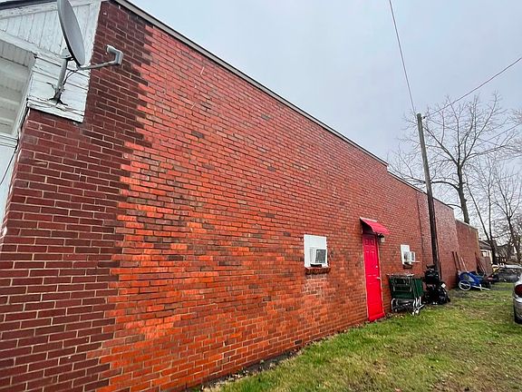 3rd image of 1305 W 9th St