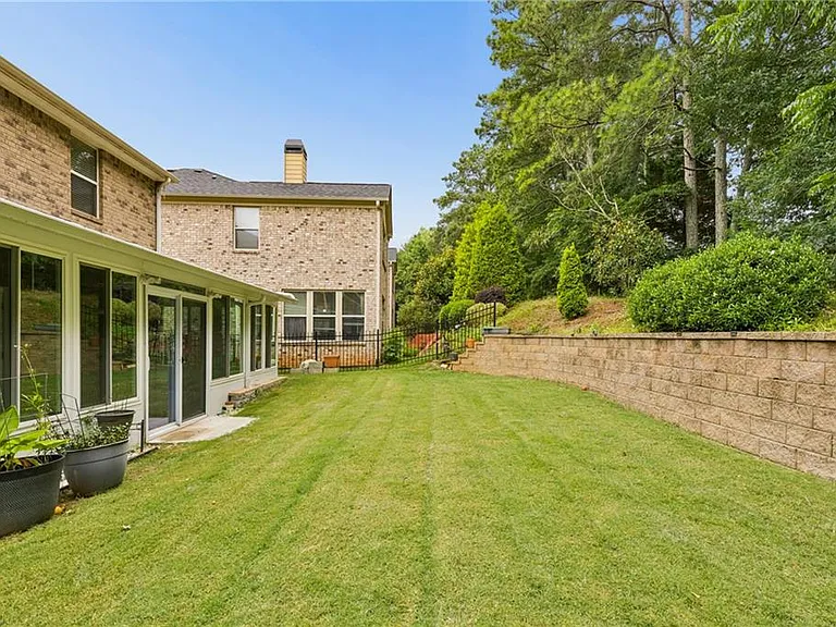 5011 Morriscastle Dr — Photo 40