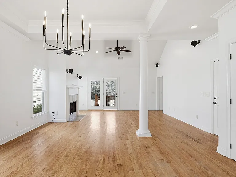 374 Cherry St — Photo 3