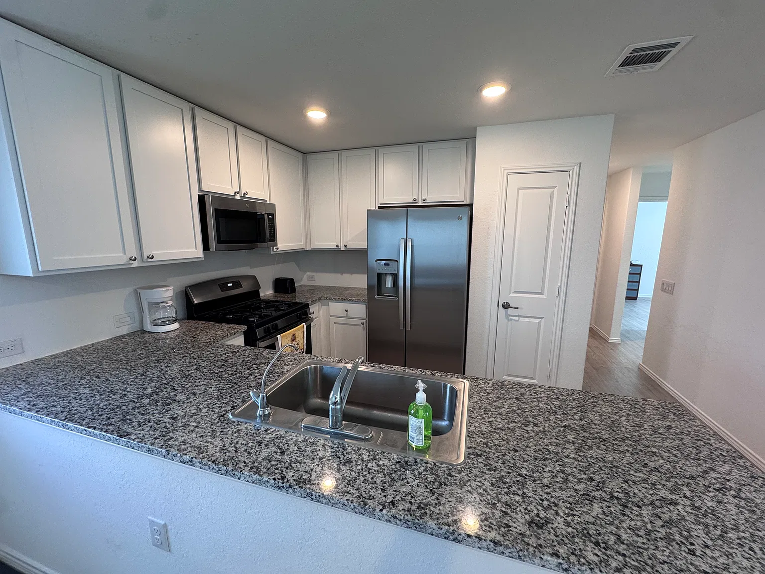3 bed, 1440 sqft, $2,250 — Photo 2