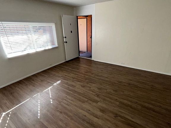 3rd image of 4229 Ocean Blvd APT B