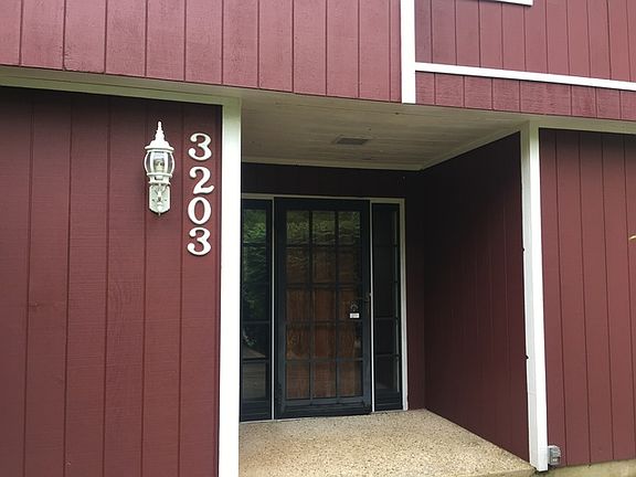 5th image of 3203 Montlake Dr