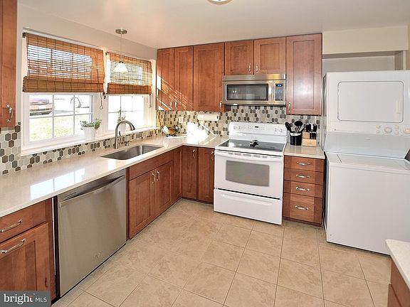 2nd image of 1048A Brixton Ct