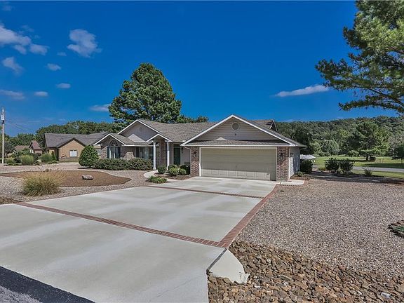 3rd image of 2 Scotsdale Pl