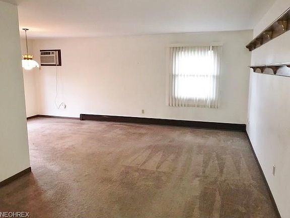 3rd image of 924 Pearson Cir Unit 3