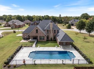 1353 Scout Trl, Siloam Springs, AR 72761