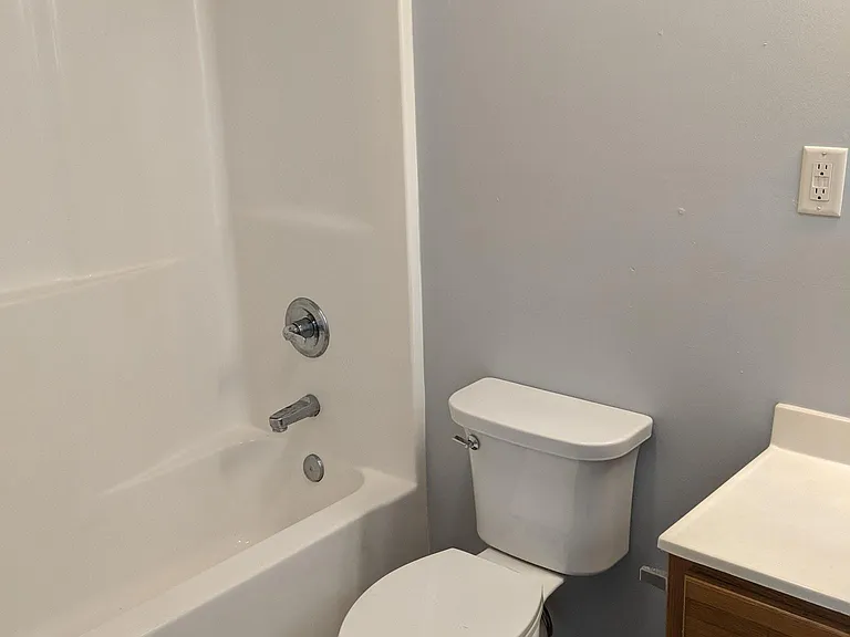 322 Mildred St — Photo 9
