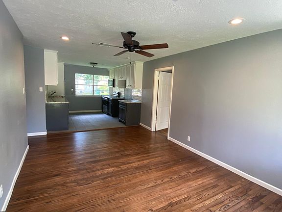 Spacious living room