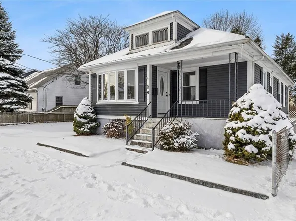 75 Benjamin St, Pawtucket, RI 02861