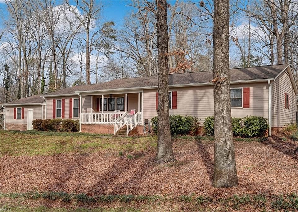 1st image of 1505 Chimney Rock Dr