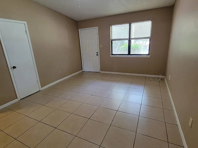 5392 Dawn Ct — Photo 4