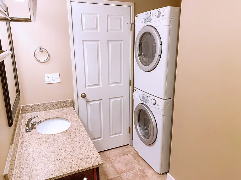 Strata Estates of Watford City Townhomes — Photo 10