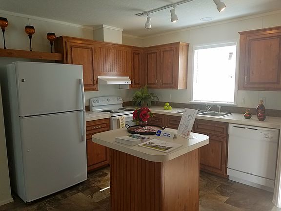2nd image of 28 Leslie Ln