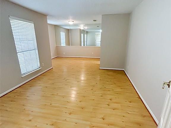 4th image of 3915 Flintrock Ct