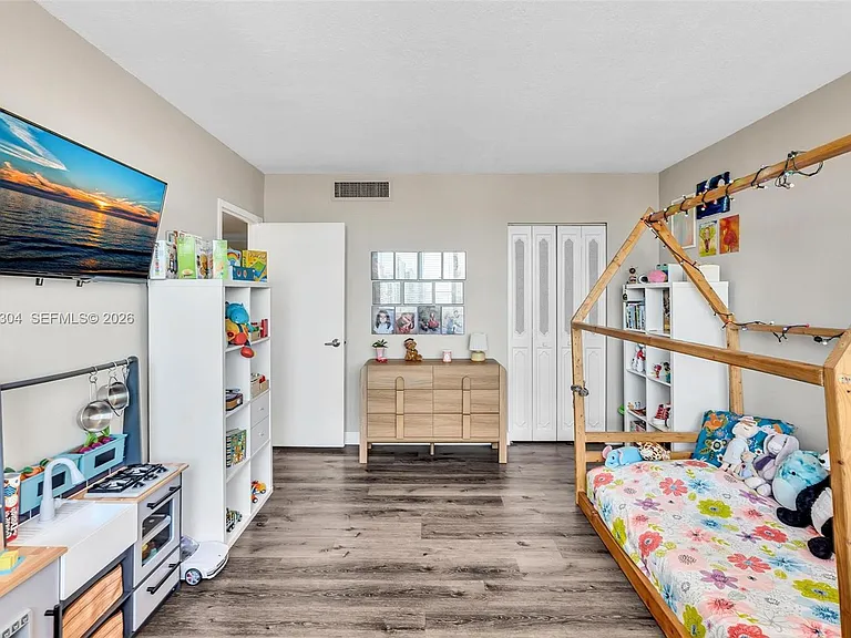 3375 N Country Club Dr #905 — Photo 15