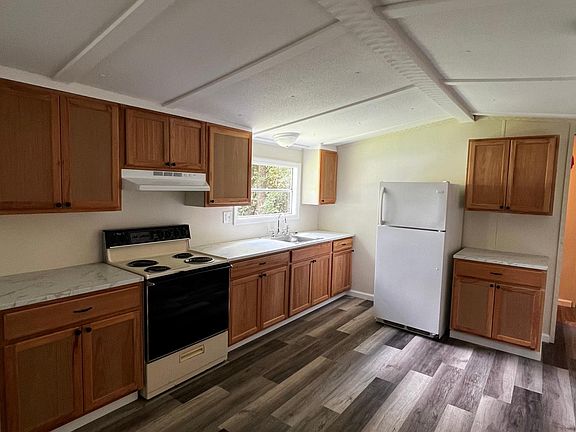 3rd image of 1035 Aaron Ln
